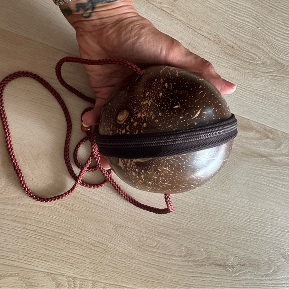 Vintage Natural Coconut Shell Crossbody Bag - Picture 5 of 5